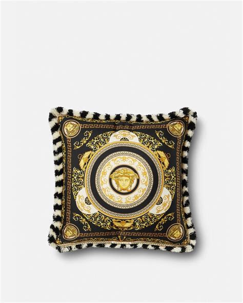 copridivano stile versace|Versace Home Luxury Pillows & Cushions .